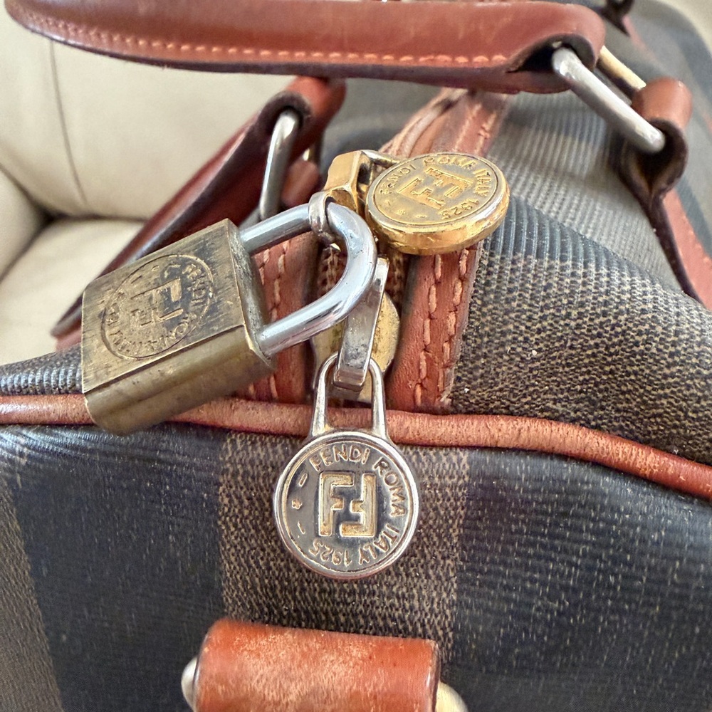Vintage FENDI bag, authentic, made in Italy - Picture 12 of 16